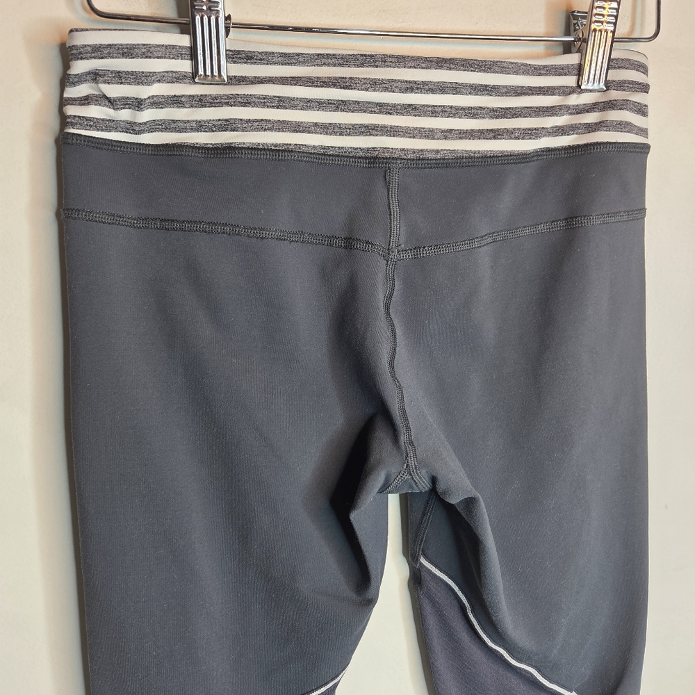Lululemon Cropped Charcoal Gray Leggings Size 6 - Picture 4 of 6